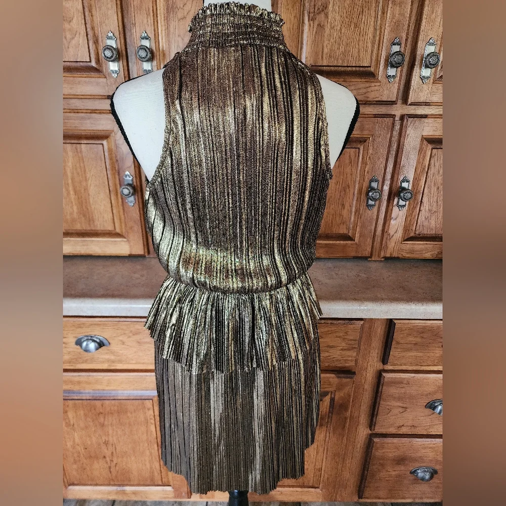 Moon River Gold Metallic Plisse Peplum Mini Dress Size Small - Picture 6 of 12